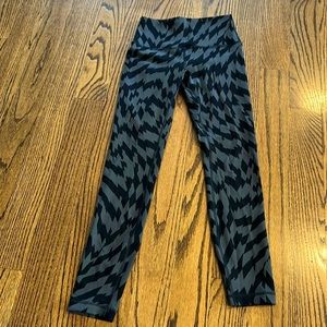 Lululemon grey and black zig zag leggings